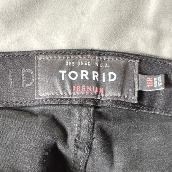 Torrid Black Distressed/Ripped Skinny Jeans – Plus Size - Picture 3 of 6